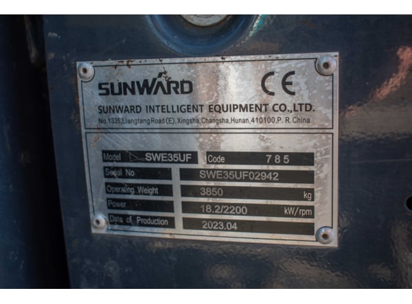 Miniexcavator SUNWARD 35UF DISPONIBIL PENTRU INCHIRIERE de vanzare